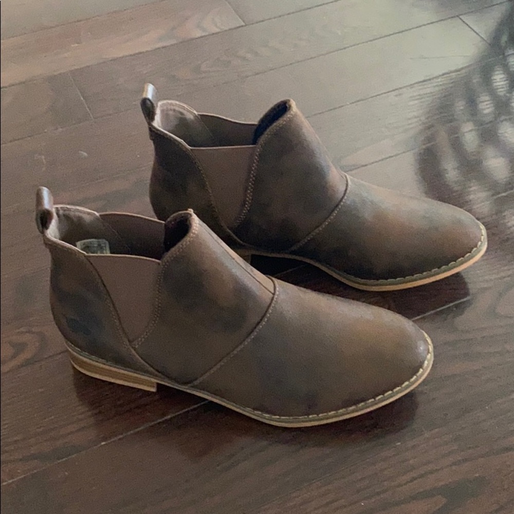 New rocket dog booties